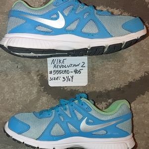 Youth shoes size 3.5Y Nike Revolution 2 GS (Green/Silver)